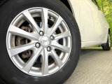 【14インチアルミホイール】外観にマッチしたアルミホイールを装着しております。各種アルミホイールや、スタッドレスタイヤも取扱いしております。是非ご相談ください♪