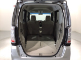 リアシートを倒すと、ラゲッジスペースを広くお使いいただけます!