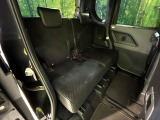 後部座席も気になるようなキズ・汚れやへたり等、大きなダメージはなく、良好な状態です。