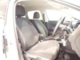 やや硬めの、ゆったりと座れるシートで、ロングドライブも快適です!!