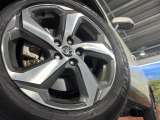 【純正18インチアルミホイール】外観にマッチした純正アルミホイールを装着しております。各種社外アルミホイールや、スタッドレスタイヤも取扱いしております。是非ご相談ください♪