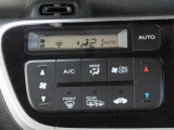 オートエアコンなので、スイッチひとつでオールシーズン快適に過ごすことができます。