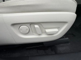 運転席電動シートです助手席も電動でシート一移動が可能です。