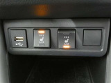 運転席と助手席には寒い時にうれしいシートヒーターが装備されてます。