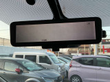 インテリジェントルームミラーはフル乗車でも後方が確認できます。