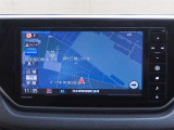 純正ナビを装備。タッチパネル式で使いやすく、お出かけもラクラクです。