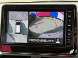 駐停車には便利なアラウンドビューモニター搭載。サイドモニターの切り替えも可能です。
