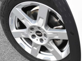 MINI認定中古車は360&deg;を徹底的にチェック。エンジンやトランスミッション、電気系統やコンピュータ・システムなどを詳細に点検。交換基準に達した部品は整備した後にご納車いたします。