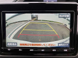 【バックモニター】バックカメラが装着されています。車庫入れが苦手な方もこれがあれば安心ですね