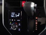 車内を快適に、オートエアコンを装備しています。