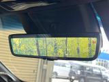 【デジタルインナーミラー】後席の大きな荷物や同乗者で後方が確認しづらい時でも安心!カメラが撮影した車両後方の映像をルームミラー内に表示。クリアな視界で状況の確認が可能です!