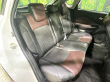 後部座席も気になるようなキズ・汚れやへたり等、大きなダメージはなく、良好な状態です。