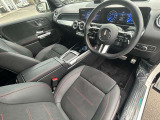 一体感のあるナビは、高級感ある車内を演出してくれます。オーディオ機能も充実しておりますので、運転もより楽しめます♪