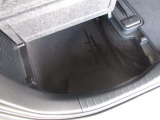 トランク床下に収納スペースがあります!