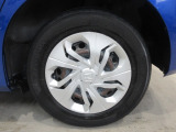 タイヤはスチールホイールで純正のホイールカバーを装着!