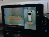 駐車が苦手な方でも安心のバックガイドモニター搭載。 後方の映像をクリアに表示し、ガイドラインで車庫入れや縦列駐車をしっかりサポート。毎日の運転がぐっとラクになります。