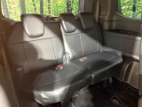 3列目シートはもちろん状態良好☆大人でもゆったりと座って頂けますので、大人数でのお出かけもラクラクです♪ご家族で、気の知れた仲間で、ドライブに行くのが楽しみですね♪
