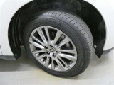 タイヤはまだまだしっかり山が有り、ひび割れも見れません。