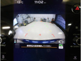 後方の映像を車内の11.6インチディスプレイに表示。 ステアリング操作に連動して動くガイドラインが、駐車や車庫入れをよりスムーズにサポート。狭いスペースでも安心して操作できる頼れる機能です。