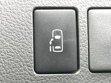 【パワースライドドア】スマートキーや運転席のスイッチでスライドドアの開閉が可能♪電動だから力を入れてドアを開ける必要が無く、小さいお子様でも、重い荷物を持っている時もラクに開け閉めできます♪
