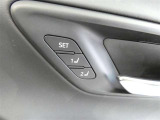 運転席のシートポジションを記憶・再現できるメモリー機能を搭載しています。