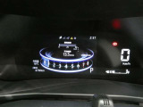 とっても見やすいメーターです。夜間時はラグジュアリーな気分にさせてくれる照明が魅力ですので、夜のドライブも楽しみになりますよ♪