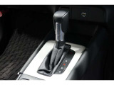 扱いやすい位置に配置されたフロアオートマチックです☆CVTを採用で滑らかでスムーズな走りが楽しめますよ♪