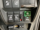 両側電動スライドドア!!荷物で手が塞がる時など簡単にドアの開閉が出来ます!何より力いらずで開閉OK!女性やお年寄りにも優しい♪電動機能はOFFにもできますから元気なお子様の駆け出しも安心!