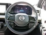 車両情報を鮮やかに表示する先進的な各メーター類。スポーティなデザインのステアリングが走りの期待を高めます。