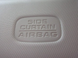 サイドカーテンエアバックシステムは、側面衝突時に大人から子供までさまざまな体格の乗員の頭部や頚部を広範囲で保護。特にセンターピラーへの頭部衝突を防ぐ展開性能を実現しています。