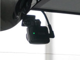 ◆リアにもドライブレコーダーを装備しております◆映像・音声などを記録する自動車用の装置です。もしもの事故の際の記録はもちろん、旅行の際の思い出としてドライブの映像を楽しむことができます。