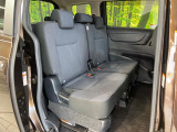 後部座席も気になるようなキズ・汚れやへたり等、大きなダメージはなく、良好な状態です。