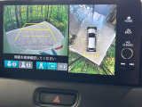 【マルチビューカメラシステム】専用のカメラにより、上から見下ろしたような視点で360度クルマの周囲を確認することができます☆死角部分も確認しやすく、狭い場所での切り返しや駐車もスムーズに行えます。