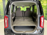 普段のお買い物や通勤、送迎等に十分な荷室スペースを確保しております。セカンドシートを倒すと、大きな荷物の積載も可能です♪