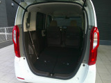 2列目シートを倒すと長い荷物も載せられます。