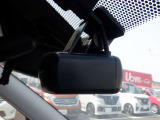 前後ドライブレコーダーなら、事故の走行記録だけでなく、ドライブの思い出を記録したりとカーライブを豊かにします。