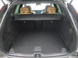 ラゲッジルームはお買い物やレジャーなど、様々なシーンに幅広く対応可能なゆとりある大容量スペースを確保しています。リヤシートを倒せばさらに使い勝手が広がります!