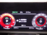 とっても見やすいメーターです。夜間時はラグジュアリーな気分にさせてくれる照明が魅力ですので、夜のドライブも楽しみになりますよ♪