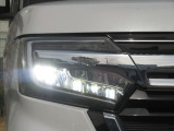 切れにくく明るいLEDヘッドライト装備!