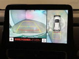 【パノラミックビュー&バックビュー】駐車時の安全確認をする為に車両上方からの映像と後方カメラからのを同時に表示しバックガイドも付いているのでバックの苦手な方でも安心して運転出来ますよ。