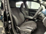長時間の運転でも疲れにくく、オーナー様の事だけを考えて作成したBMWならではのとっておきのシートです。