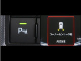 コーナーセンサーを装備。障害物までの距離に応じて警告音を変えてお知らせ。縦列駐車時や駐車場・車庫等での取り回しをサポートします。詳細は販売店スタッフまでお尋ね下さい。