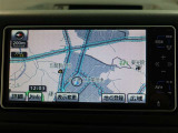 純正ナビを装備。タッチパネル式で使いやすく、お出かけもラクラクです。