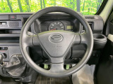 ステアリングも使用感が少なく、きれいな状態となっております♪