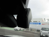 ドライブレコーダー付き車の走行状況を記録することが出来ます。もしも事故に巻き込まれた時、具体的な事故状況を第三者に伝えられる可能性が有り、大変便利です。