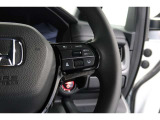 Hondaセンシングの機能のひとつ、アダプティブクルーズコントロール付!アクセルから足を離しても設定したスピードと前車との車間を保ち走行してくれます!車線維持もアシスト☆高速道路で疲労軽減ですね☆