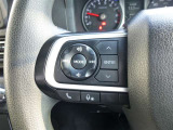 ステアリングに各種スイッチが付いてますのでとっても便利です。