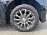 【純正ホイール】純正設計ならではの美しいデザインと精密な仕上げで、車両全体のスタイリングを引き立てます。