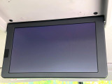 【フリップダウンモニター】大画面モニターで後席でもエンタメをお楽しみいただけます。小さなお子様にも大人気の装備です♪