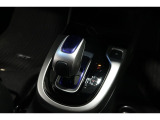 扱いやすい位置に配置されたフロアオートマチックです☆CVTを採用で滑らかでスムーズな走りが楽しめますよ♪